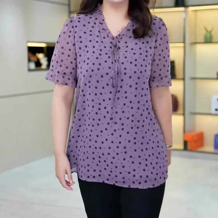 Летняя новинка 2025: модная шифоновая блузка в горошек с драпировкой, универсальная, с коротким рукавом, свободного кроя, для женщин больших размеров, утягивающая, повседневная одежда