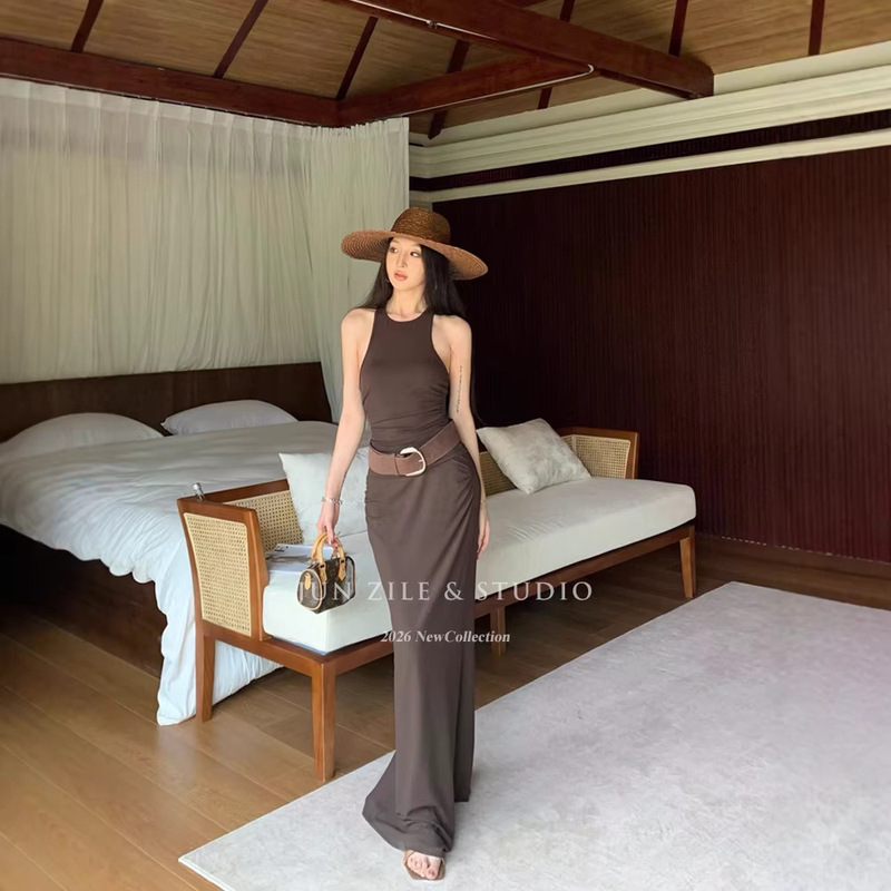Two-Piece Skirt Set with Exposed Collarbone, Sleeveless Top, Spaghetti Strap Design, Pleated Long Skirt for Women in Summer Two-Piece Skirt Set with Exposed Collarbone, Sleeveless Top, Spaghetti Strap Design, Pleated Long Skirt for Women in Summer