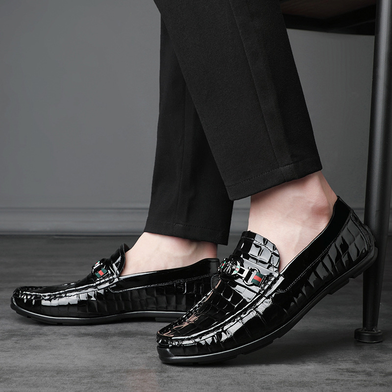 Nueva capa superior de piel de vaca de los hombres guisantes zapatos de charol mocasines casuales de moda Zapatos de los hombres europeos zapatos de cuero suave