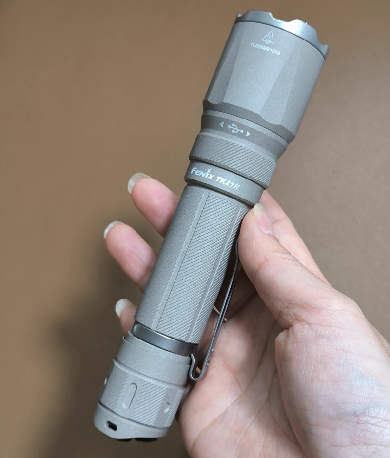 Fenix ​​Tk21R New Strong Light Rechargeable Ultra-Long Battery Life Large Capacity Outdoor Portable Flashlight