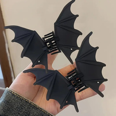 ヨーロッパとアメリカのハロウィンメタルバットクリップ、シンプルでエレガントな女性の後頭部の髪を掴むシャーククリップヘアピンヘッドドレス
