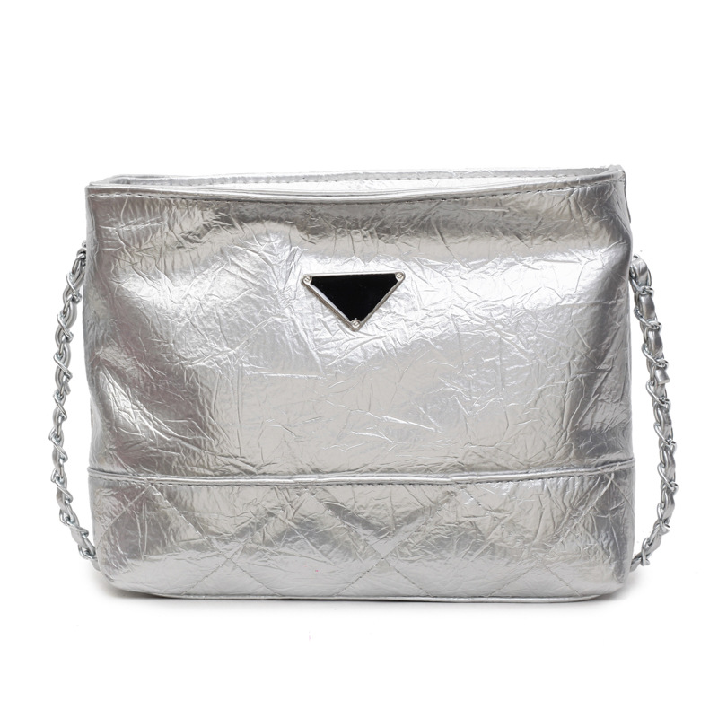 Bolsa de cadena de textura de alta calidad 2025 verano nuevo estilo bolso femenino moda patrón de agarre de mano bolso bandolera bordado con rombos