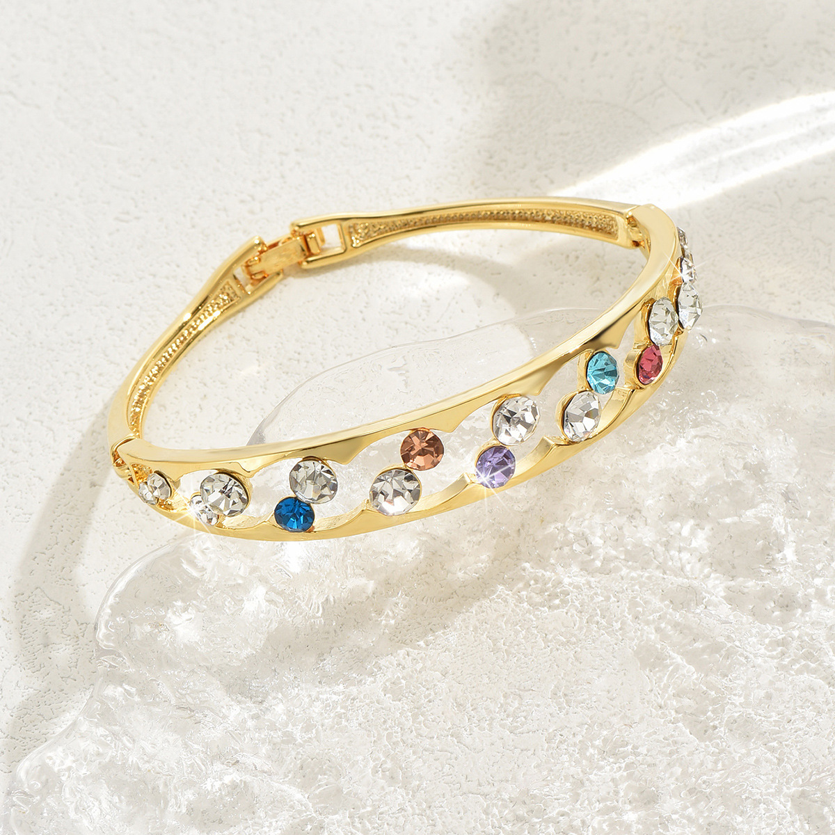 Pequeño libro rojo explosión de diamante completo brazalete de geometría de nicho de diseño universal pulsera ligera de lujo alta sensación de joyas al por mayor