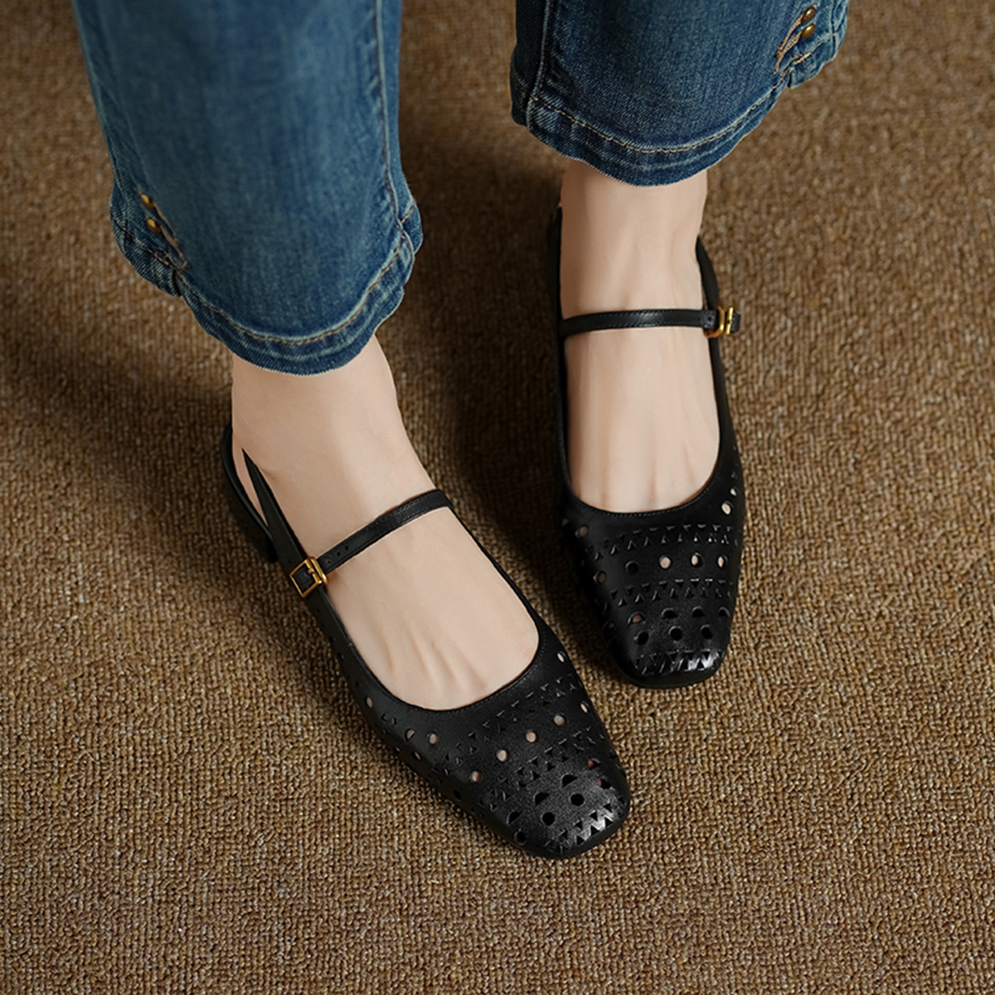 Sandal nữ hở mũi gót thấp quai ngang đế bệt — đen