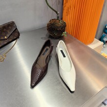 �W��վGŮЬ26�����s�r�н��ٿ�ܛ��Ƥ���^�\�����m��С�͸���Ь