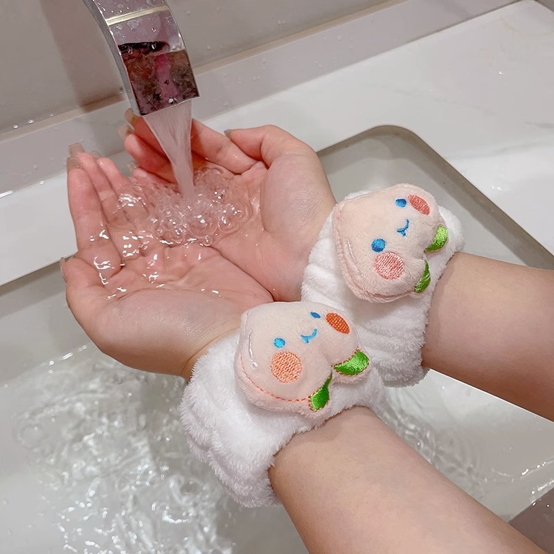 Otoño e invierno cara lavado muñeca correa brazalete a prueba de humedad sudor-absorbente sudor-limpieza lavado a prueba de salpicaduras artefacto de agua lindo protector de muñeca de felpa para las mujeres