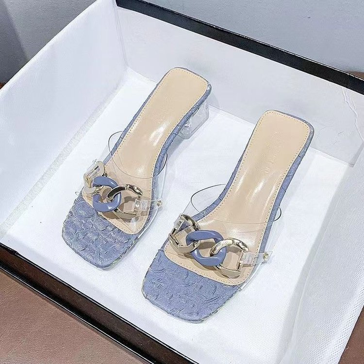 Sandalias de celebridades de Internet para mujeres con tacones gruesos en el verano de 2025