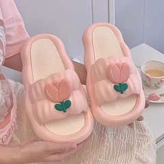 チューリップスリッパ家の高級感女性はアンドロメダ風の甘い夏ネットレッドins滑り止め糞感サンダルを着ている
