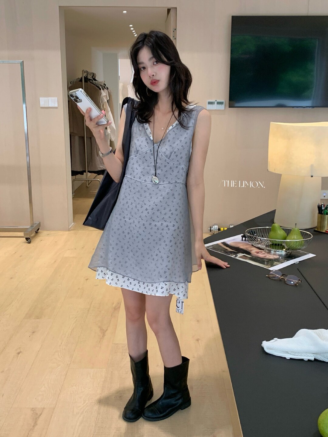 Đầm suông nữ cổ V họa tiết hoa tay loe phối ren — màu cam, màu xám chi tiết 18