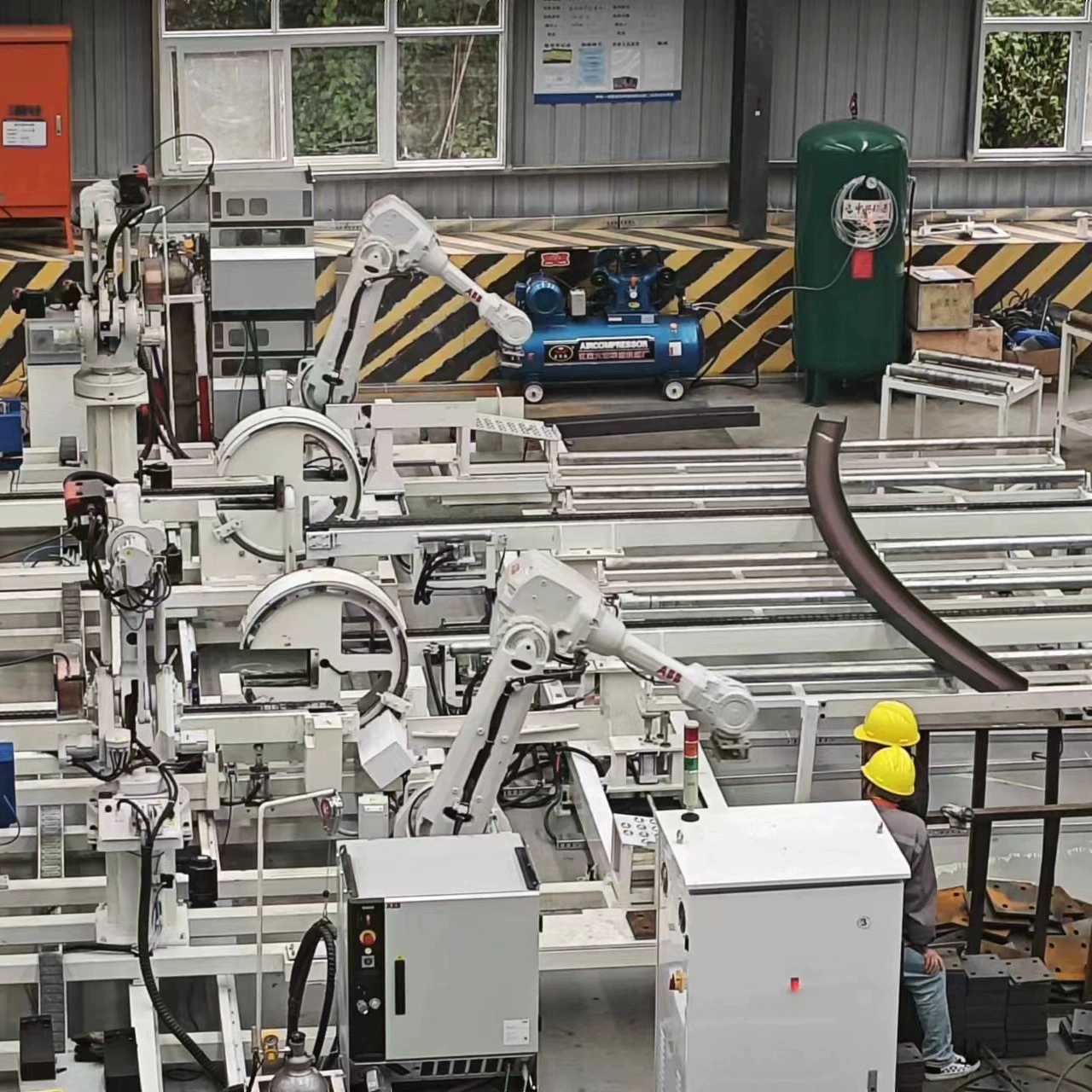 Сычуань туннель стальной арки сварочный робот автоматически захватывает сварку один раз