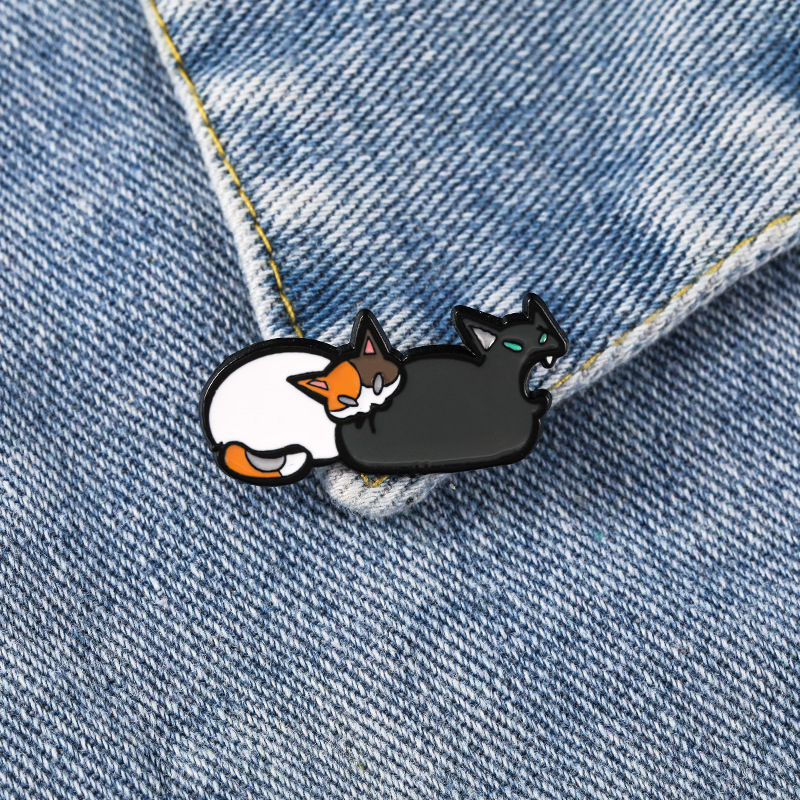 Söt tecknad katt brosch metall badge för kläder accessoar_voghion.com