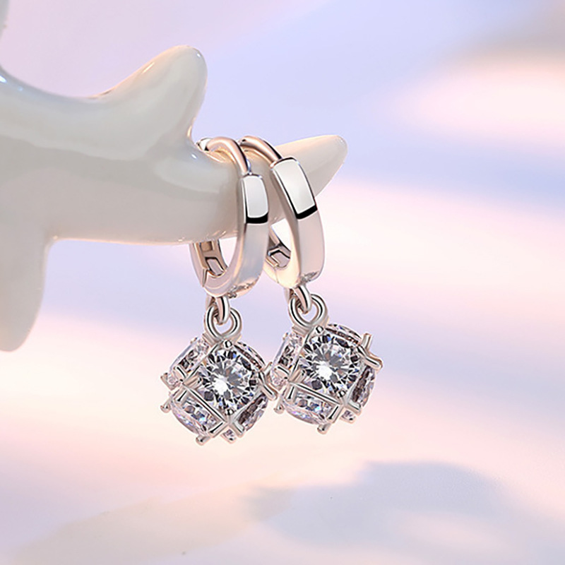 ������Լ����С���׹ʱ�аٴ�С�������ʶ���Ů���۶�����������