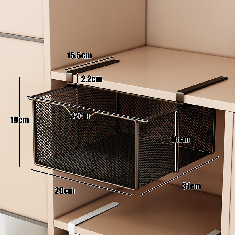 タンスの下にバスケットを掛けて引き出し式の物置棚を引き出して、仕切り板の下着の靴下の神器の服を引っ張ります。