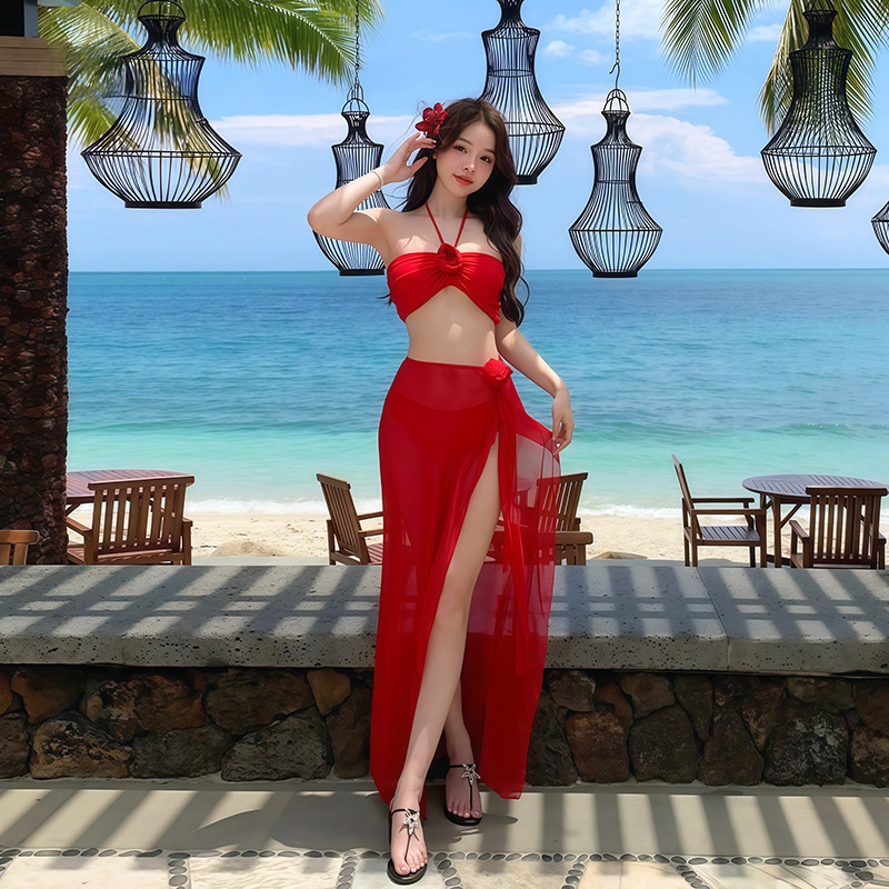 Felrode halterbikini voor dames, tweedelig badpak met rokje. Elegant, geschikt voor kleine bustes. Ideaal voor warmwaterbronnen en het strand._voghion.com