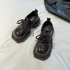 大きい頭の厚い底のビスケットは小さい靴の女性の2025春の新型の英倫風の小さい背が高くなって楽福の靴の女性を持ちます。