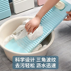 衣架;扫把、簸箕;收纳箱
