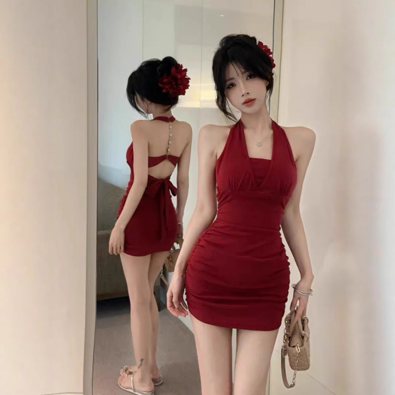 Daomai Hot Girl チェーンホルターネックストラップデザインバックレスサスペンダードレスレディーススリムピュアスカート|undefined