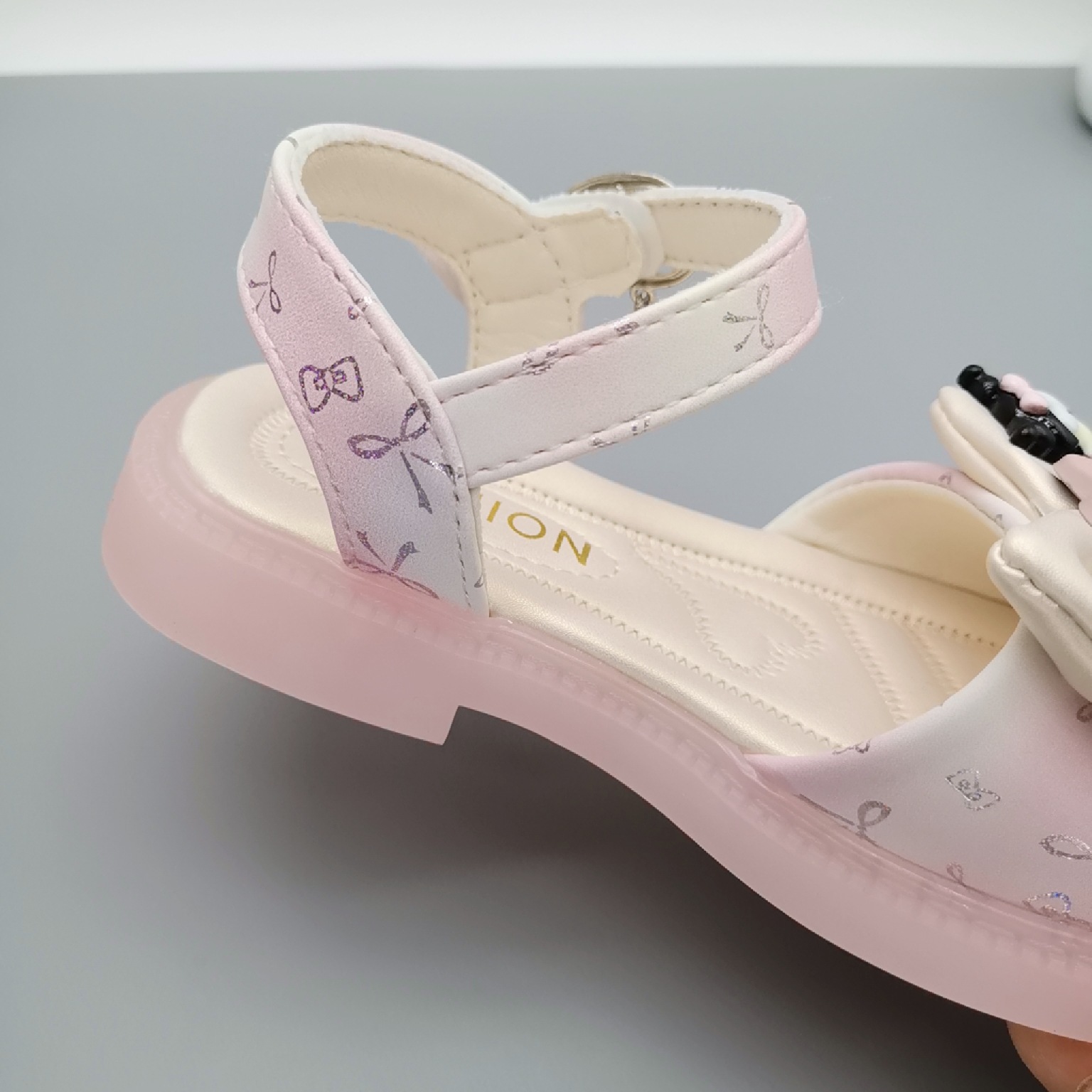 Princesa Ye Lin Xia Explosion 2025 Retro Mujer Tesoro 1-3-5 años Zapatos casuales a través de la red Zapatos de princesa de tendón de res antideslizante