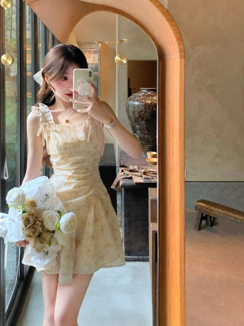 Summer elegant fashionable T-shirt with bow