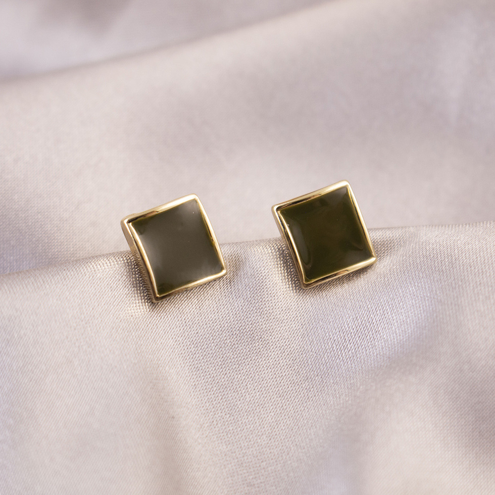 Pinza para la oreja indolora cuadrada con goteo de aceite simple, sin perforaciones para la oreja, temperamento de nicho, pinza para la oreja triangular, sentido de diseño, pendientes de sentido avanzado, mujer