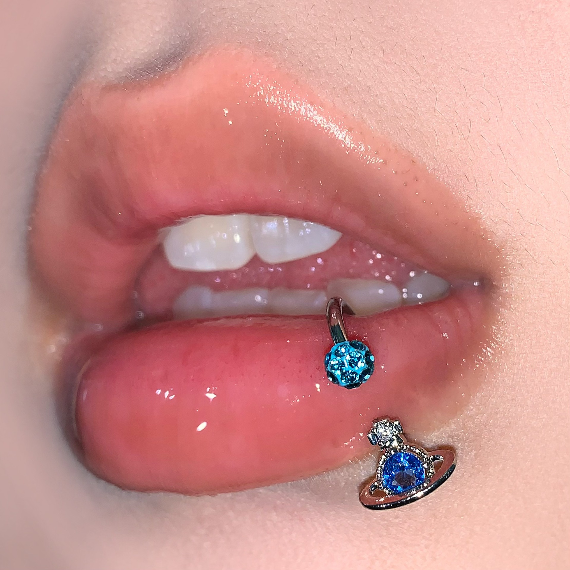 Silver pointed spike labret stud material detail
