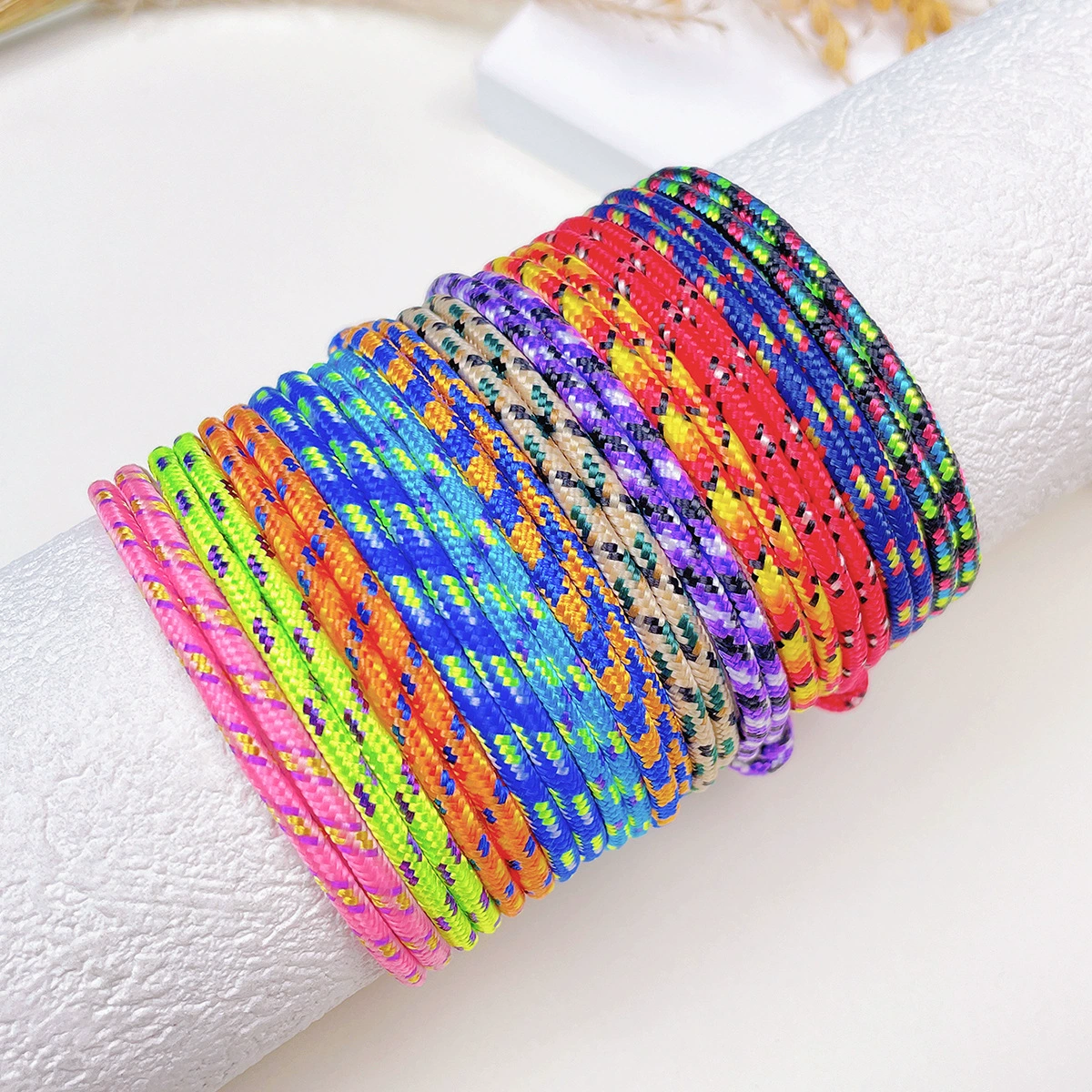 Популярные трансграничные разноцветные нейлоновые браслеты с креативным дизайном, регулируемые браслеты ручной работы, оптовая продажа плетеных веревочных украшений