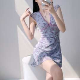 法式纯欲风撞色蝴蝶结V领碎花连衣裙女夏季甜辣妹性感收腰A字短裙