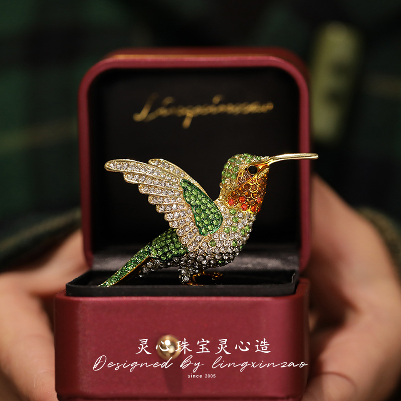 개인 맞춤형 벌새 브로치