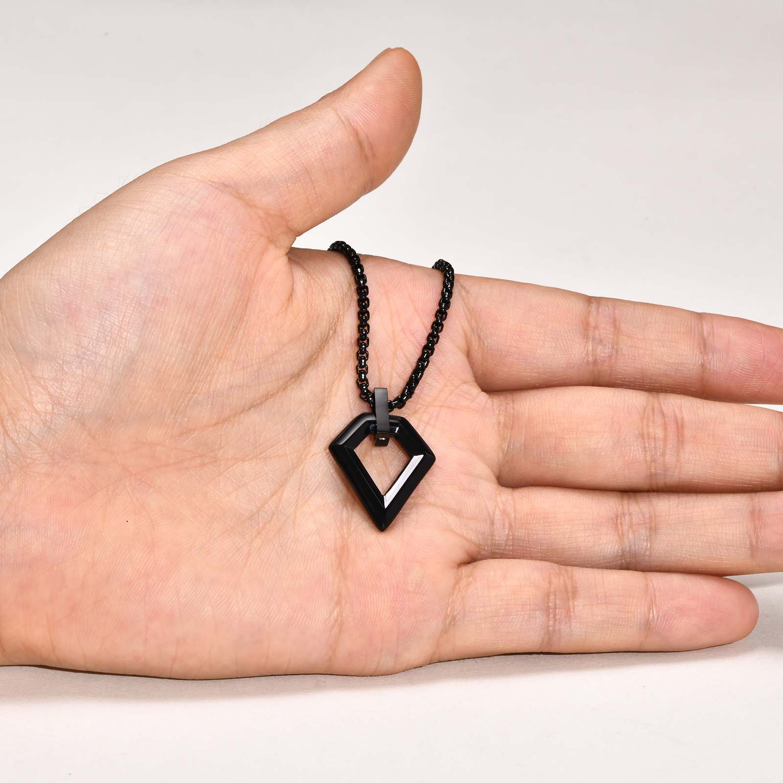 18K Gold Plated Plating Material Simple Style U Shape Geometric 304 Stainless Steel Polishing Plating 18K Gold Plated PVD Coated Men's Men Pendant Necklaces