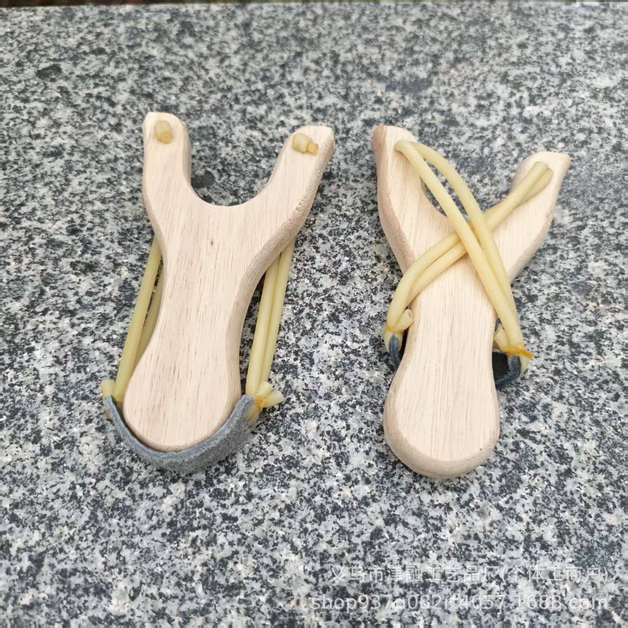 Slingshot de madera maciza tradicional de madera juguetes nostálgicos de madera al aire libre Slingshot tiendas de fábrica de mercado nocturno al por mayor