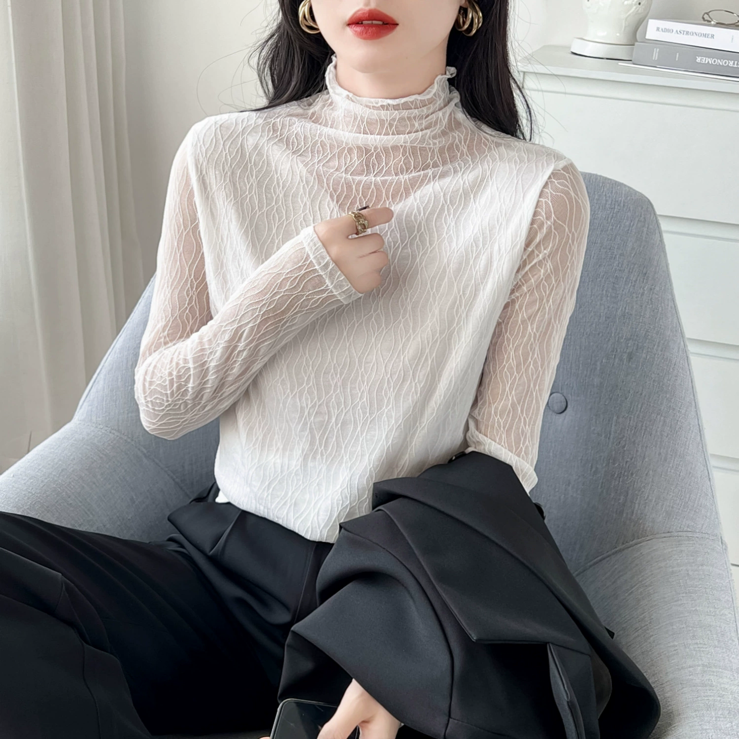 Кружевная блузка для женщин, новинка осени 2024, белая двухслойная сетчатая базовая рубашка, элегантный и стильный топ.