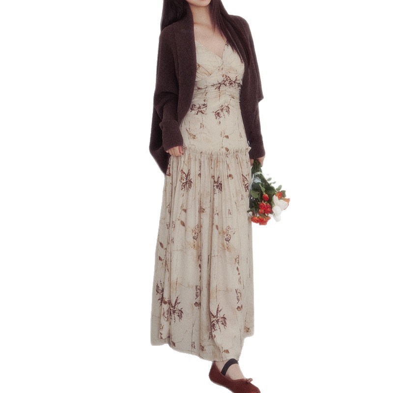 2025秋季法式蝴蝶印花V领碎花连衣裙+蝙蝠袖显瘦慵懒羊毛针织外套|undefined