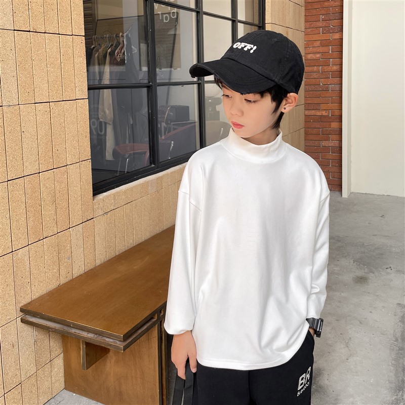 Camisa de fondo de cuello alto medio para niños engrosada 2023 ropa interior cálida para niños nuevos ropa de otoño e invierno camisa de manga larga para niños medianos y grandes