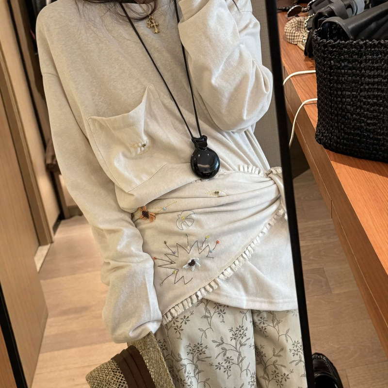 Niche designer fashion handmade beaded scarf two-piece set with long-sleeve T-shirt top, Hangzhou women's clothing wholesale Niche designer fashion handmade beaded scarf two-piece set with long-sleeve T-shirt top, Hangzhou women's clothing wholesale