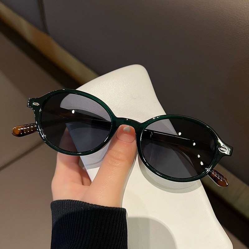 張婧儀同モデルのすっぴんべっこう色の楕円本のオタクのメガネの女性の復古楕円の小さい枠はサングラスに合うことができます。|undefined