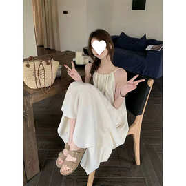 新款法式温柔风挂脖吊带连衣裙宽松遮肉显瘦小众慵懒风长裙子