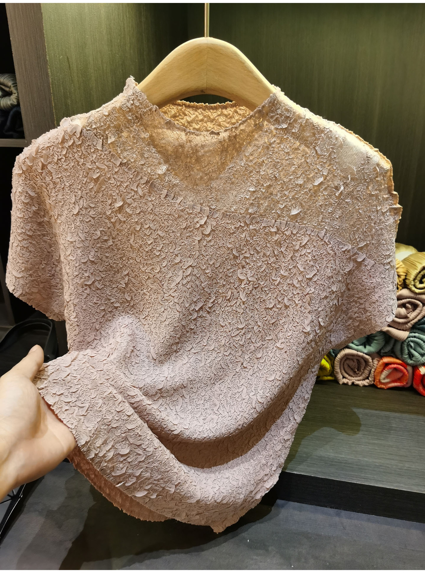 Áo thun nữ cổ tròn tay ngắn phối ren xếp ly rộng — màu đen, màu hồng, màu mơ chi tiết 22