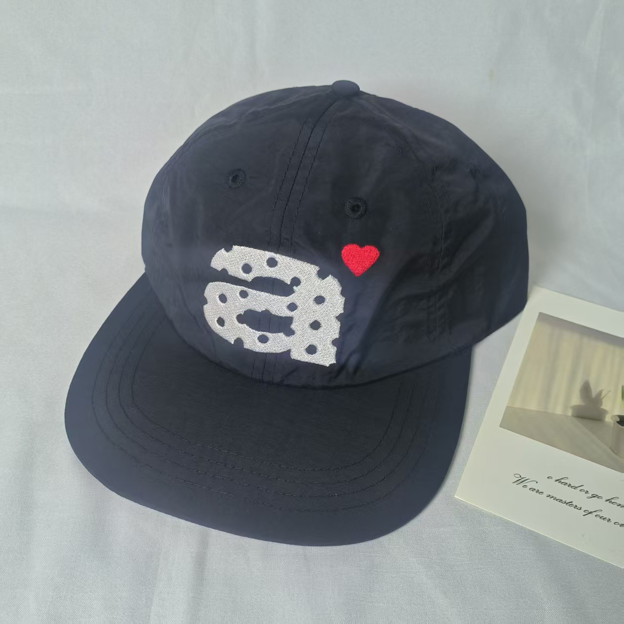 High-End-Damenmode Baseballmütze für Herren mit flacher Krempe, bestickte Entenschnabelkappe, mehrfarbig, Sommer, neues Produkt, groß, cool_voghion.com