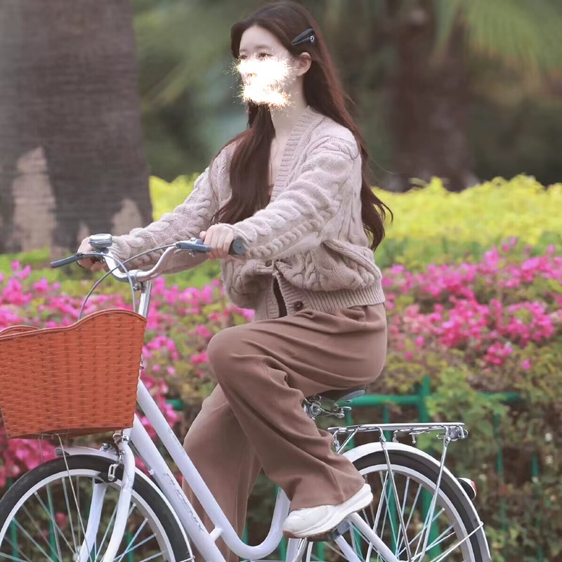 Can't hide Zhao Rusi Sangzhi star with solid color twist V-neck knitted cardigan sweater coat