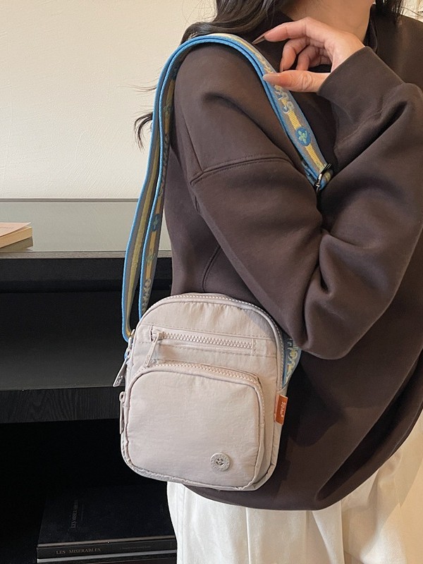Bolso de tendencia transfronteriza para mujeres 2026 nuevo bolso de nylon ligero simple de viaje de hombro bolso de mujer