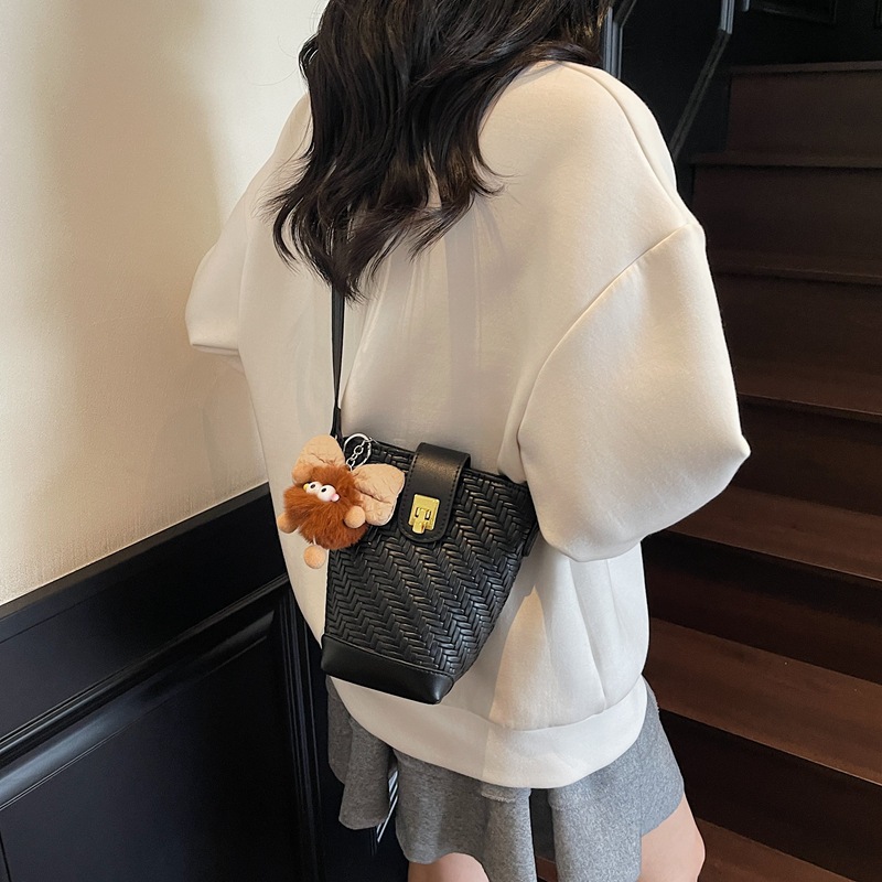 Bolsa de cubo de tejido coreano simple para mujeres 2025, otoño y invierno, nueva moda, bolso de hombro, bolso de moda casual, bolso de mochila