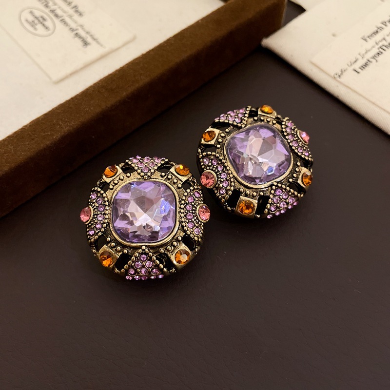 Pendientes de flores de perlas francesas galvanizadas en oro real Pendientes de nicho retro estilo palacio Pendientes de lujo ligero de alta gama al por mayor mujeres