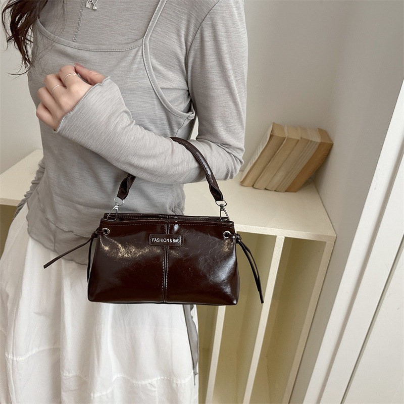 2026 Niche Luxury-Style Women's Small Square Bag, Shoulder Bag, Fashionable High-End Pu Handbag with a Sense of Elegance 2026 Niche Luxury-Style Women's Small Square Bag, Shoulder Bag, Fashionable High-End Pu Handbag with a Sense of Elegance