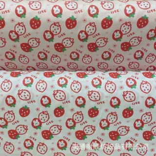 卡通草莓兔子印花布纯棉幼儿园宝宝床上用品面料儿童连衣裙罩衣布