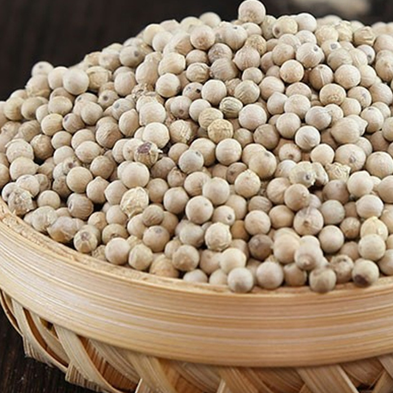 白胡椒 本格白胡椒は挽きたての細い胡椒で、洋食のステーキやスープに白胡椒を加えます。|undefined