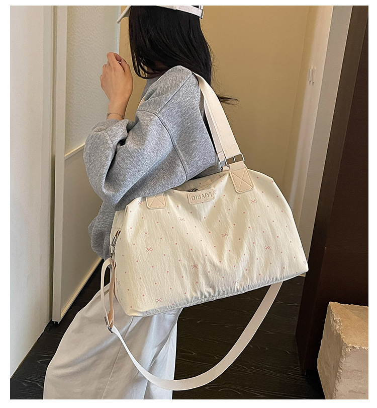 Lightweight large capacity travel bag, portable storage for business trips