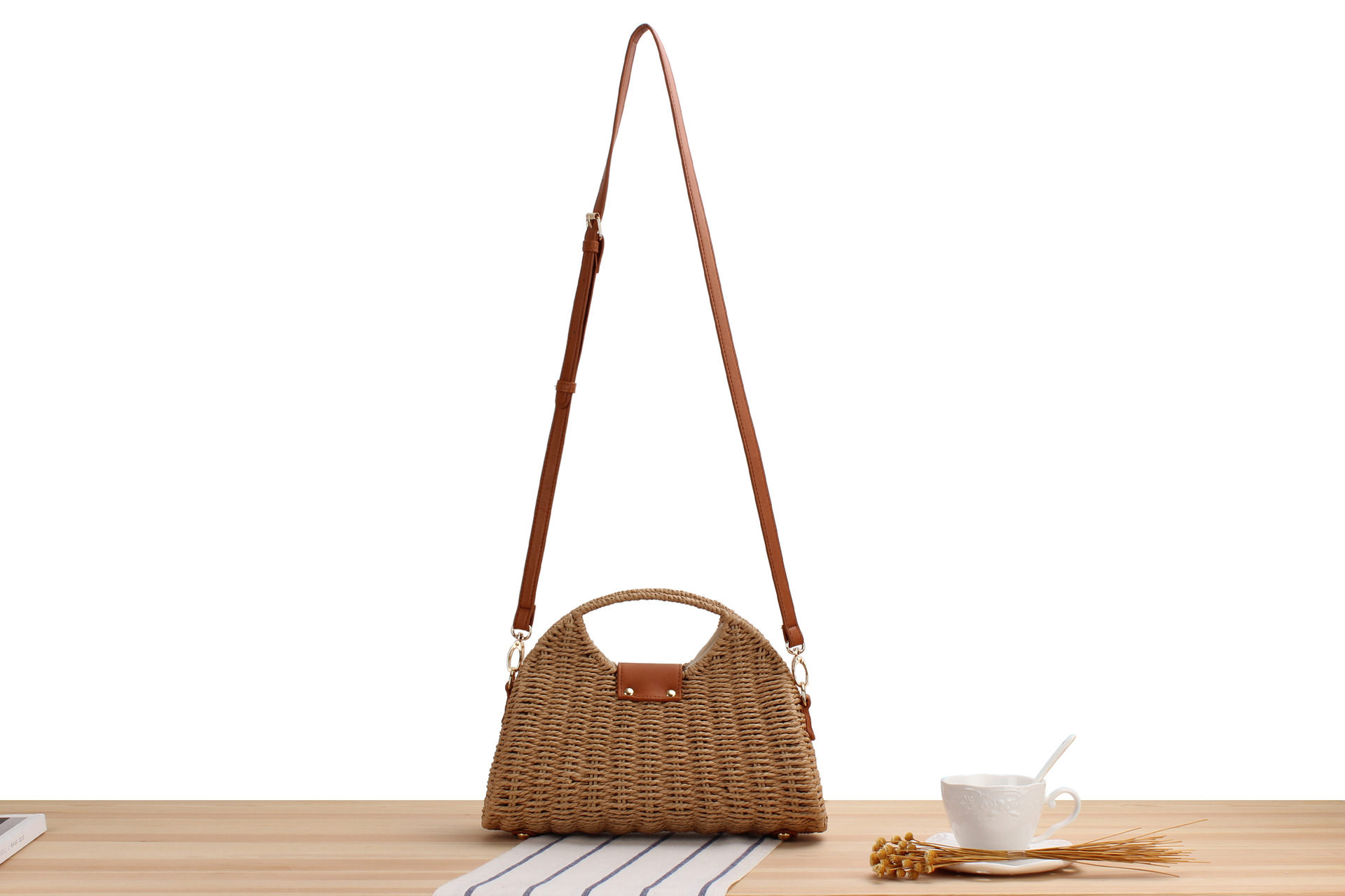 Women's Small Paper String Solid Color Vacation Classic Style Weave Magnetic Buckle Straw Bag display picture 7