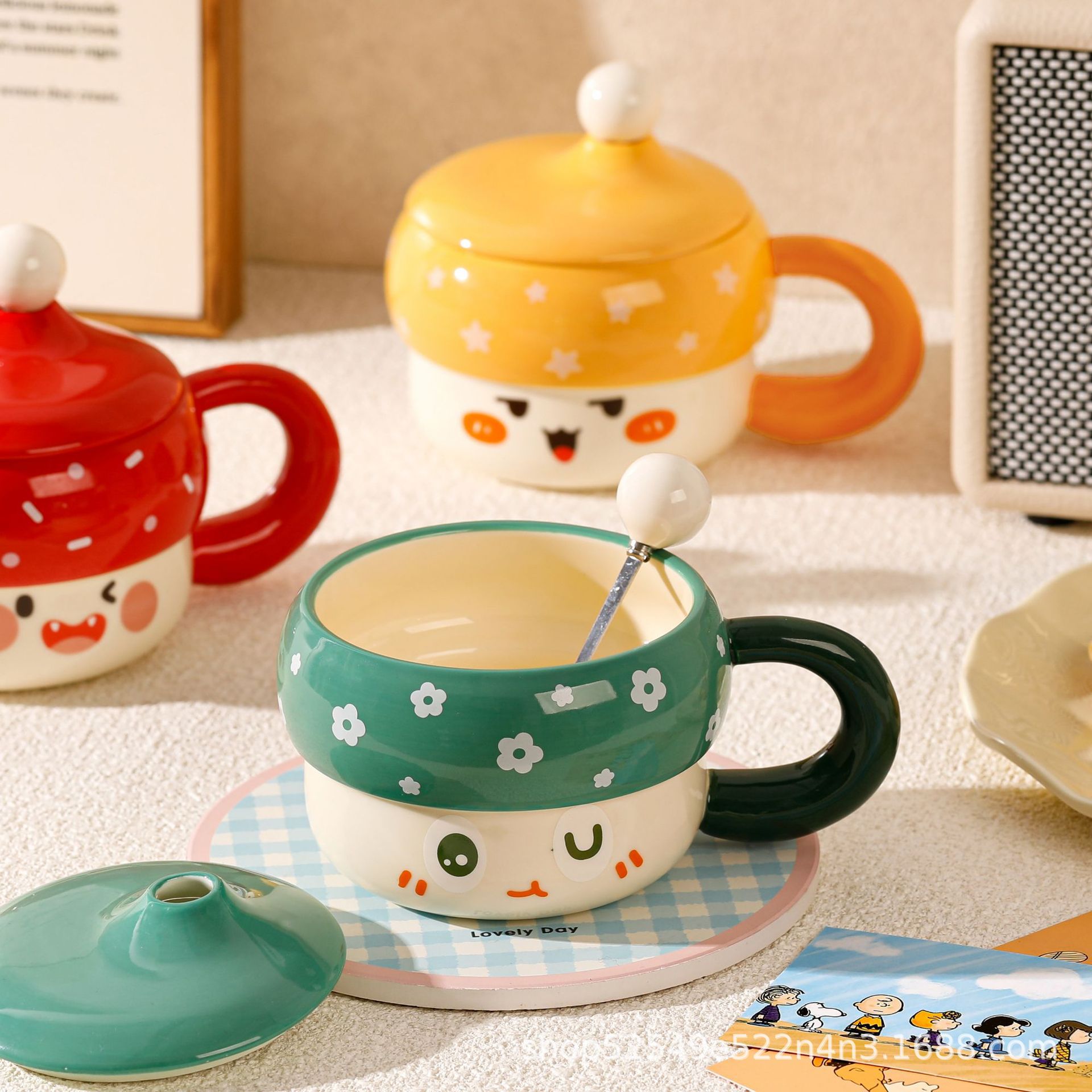 Hermosa taza de agua de hongos, regalo de alta capacidad, taza de cerámica con tapa, pequeño regalo.