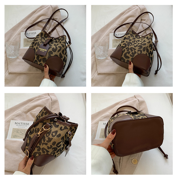 Fashion Small Bag Female New Fashion Autumn And Winter Retro One-shoulder Messenger Bag display picture 14