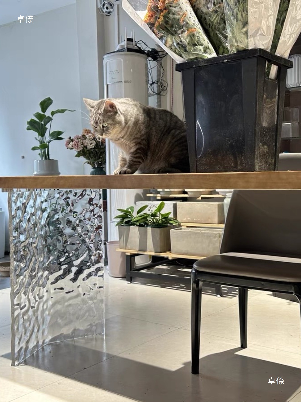 悬浮书桌书架一体中岛台桌腿透明亚克力悬浮桌脚吧台支撑化妆台